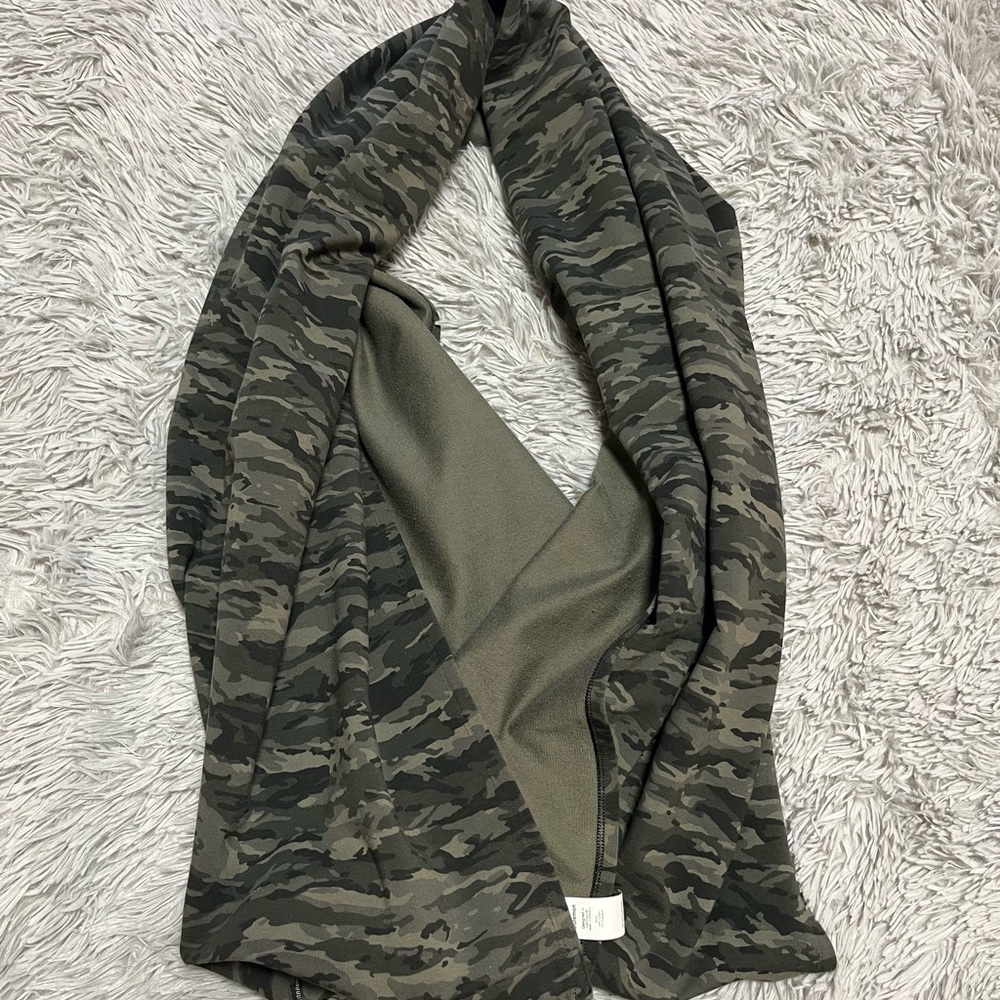 Lululemon Camo Vinyasa customizable scarf